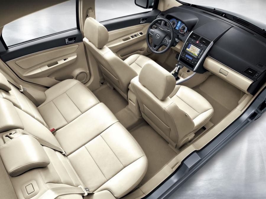 Интерьер BAIC E-Series 5-Door 2012 года  (фото 7 из 9)